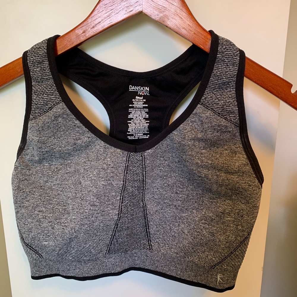 Dan skin Sports Bra sz XL